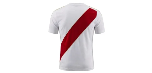 Camiseta deportiva blanca con franja diagonal roja, escudo de la FPF y logotipo de Productos Ilimitados, diseñada para uniformes y ropa publicitaria.